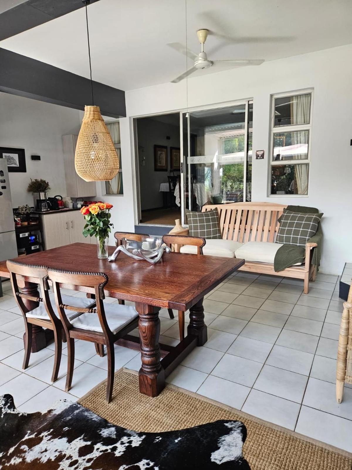 Hillton Manor Guest House Richards Bay Exteriör bild