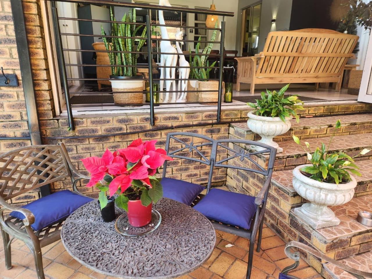 Hillton Manor Guest House Richards Bay Exteriör bild
