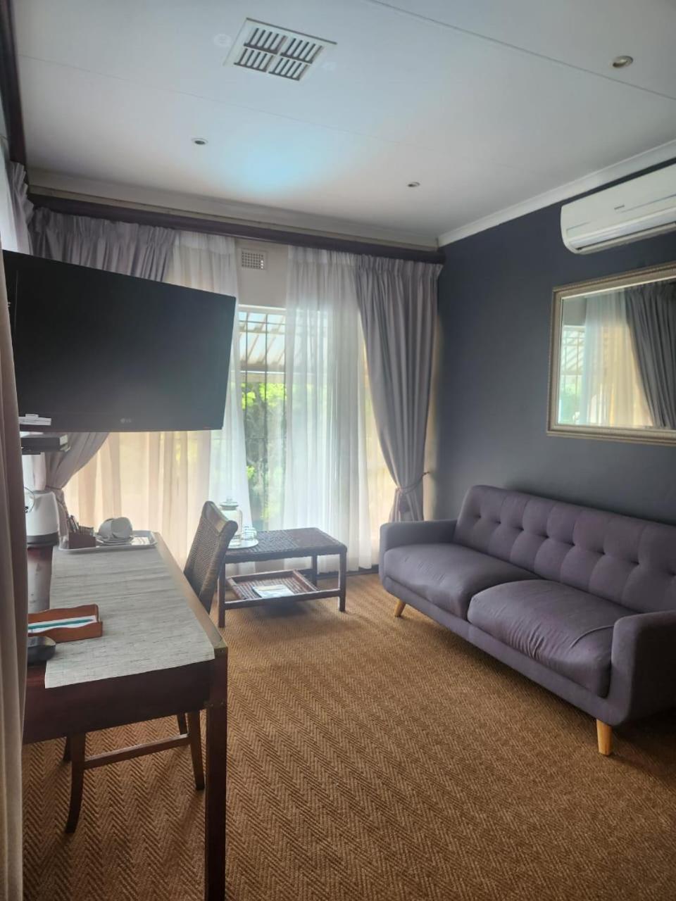 Hillton Manor Guest House Richards Bay Exteriör bild