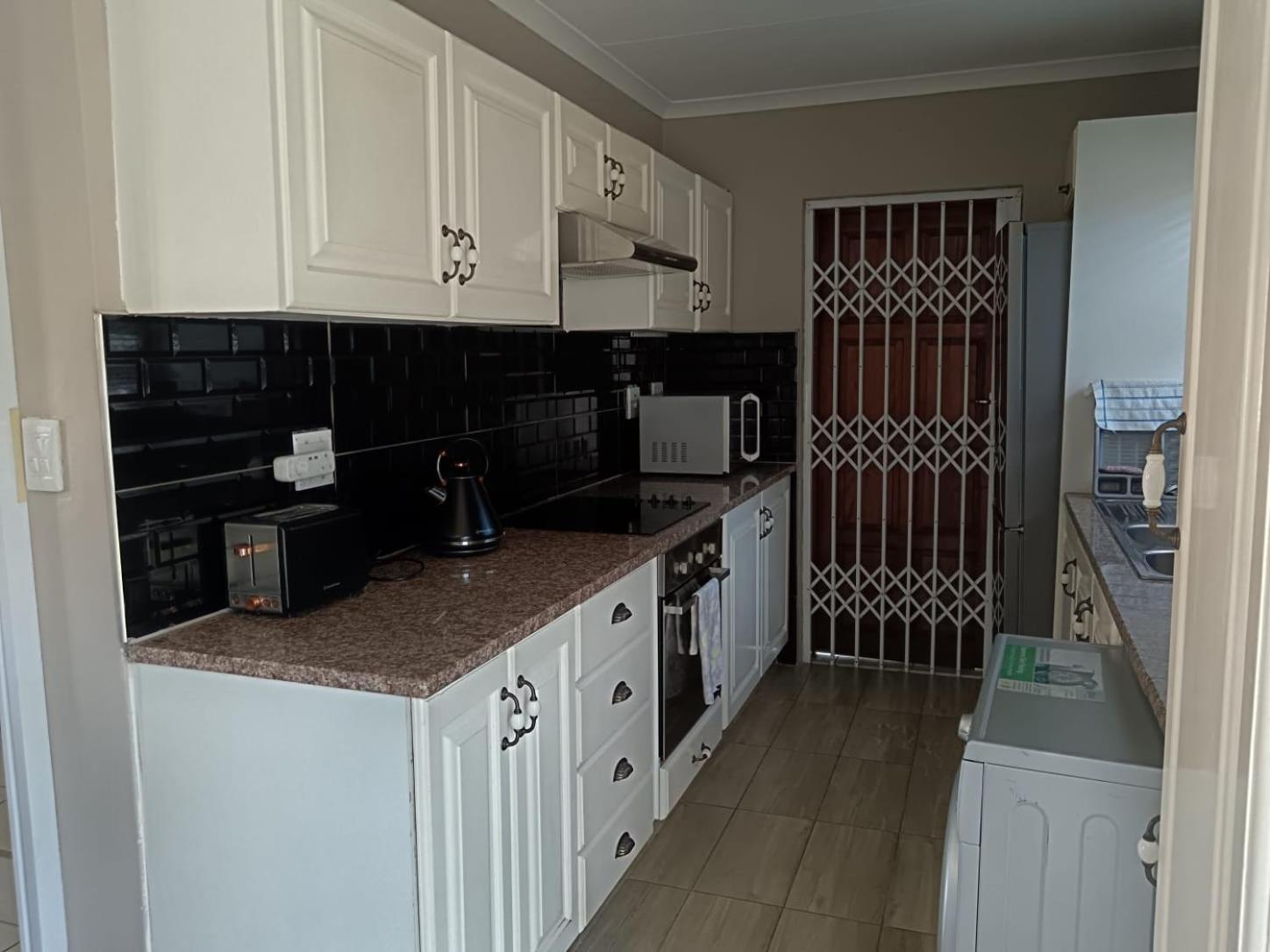 Hillton Manor Guest House Richards Bay Exteriör bild